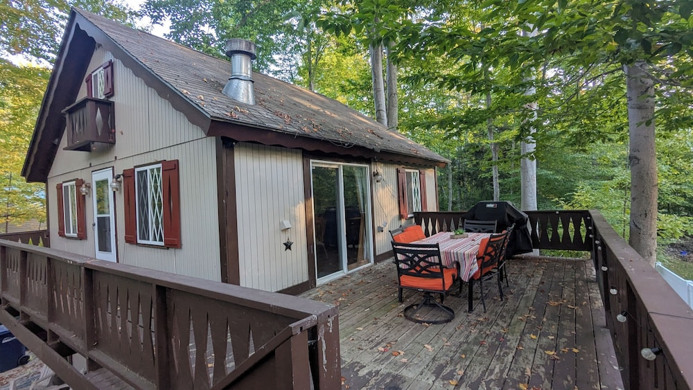 Chalet w Loft Near Sleeping Bear 2552