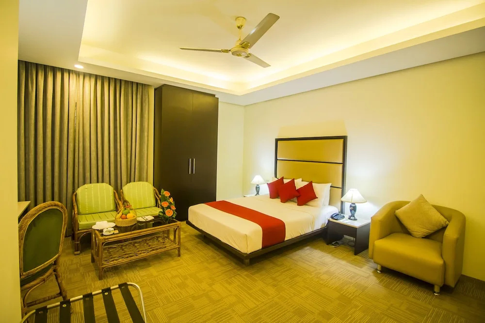 2 Bedrooms Standard Family room with balcony
