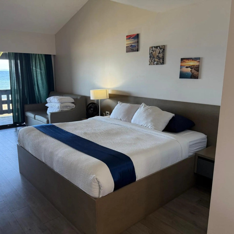 Sand Pebbles Inn — 3