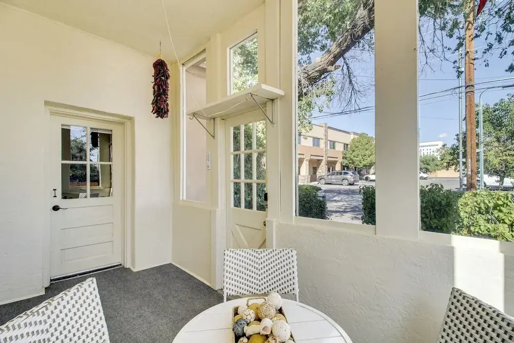 1 Mi to Old Town Albuquerque! Dog-friendly Home