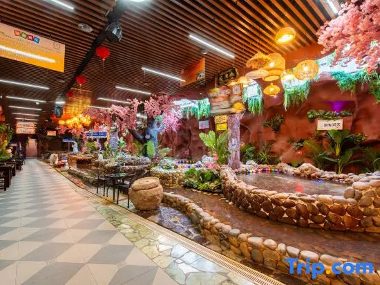 San Chao Hot Spring Town Hotel (Chaozhou Hanjiang Xixi Bidao Tiantouhe Park Branch) in Chaozhou