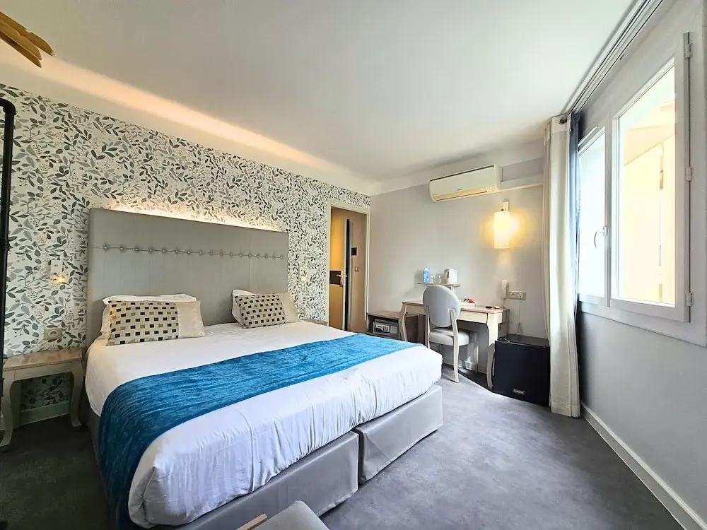 Superior Double room with courtyard view (full double bed)