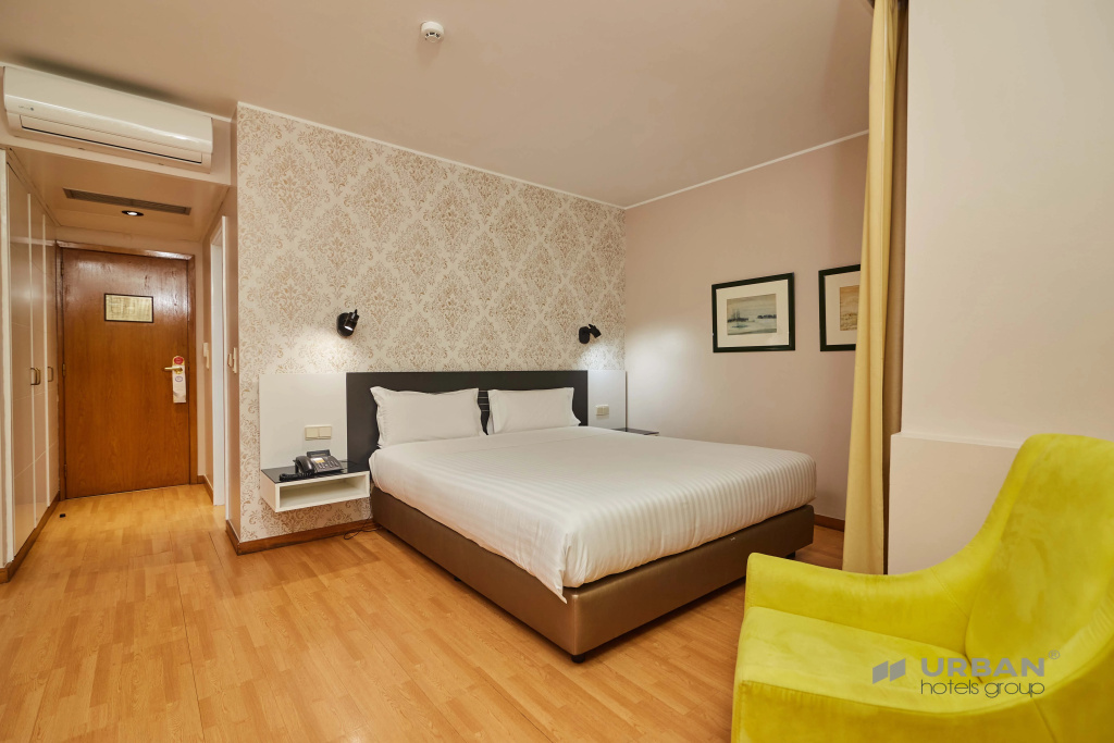 Urban Hotel Amadeos — 4
