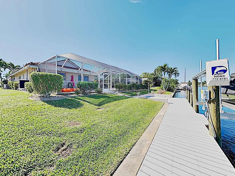 445 Bayshore Drive Home 4 Bedrooms 2 Bathrooms Home