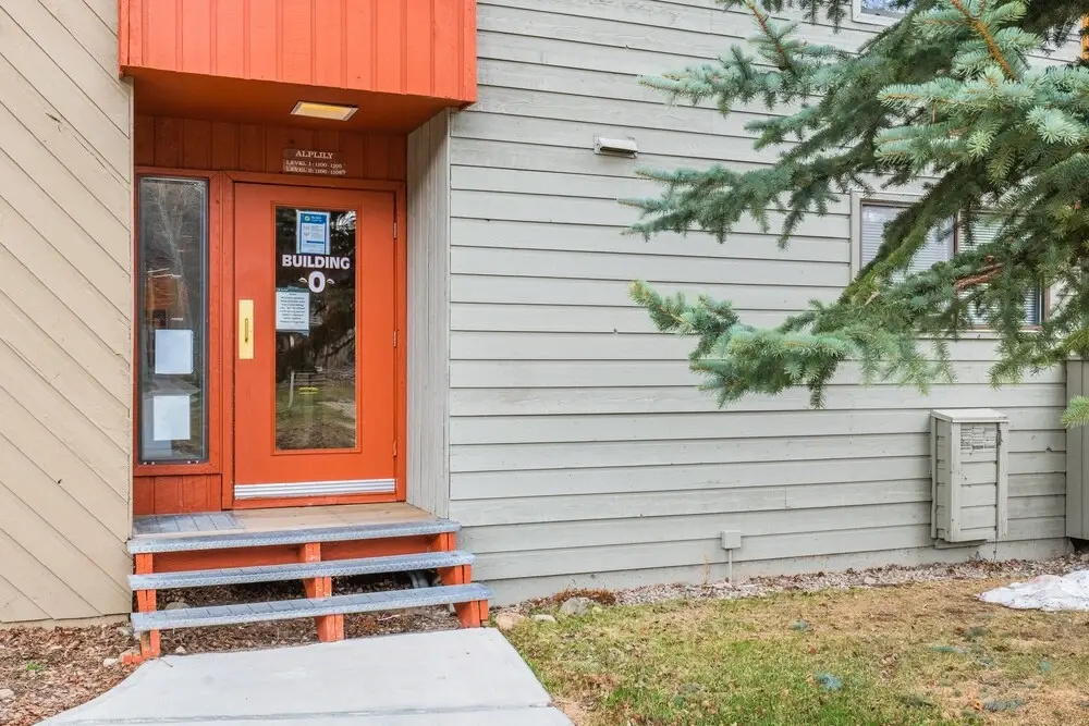 1100 Flying Dutchman 1 Bedroom Condo by RedAwning