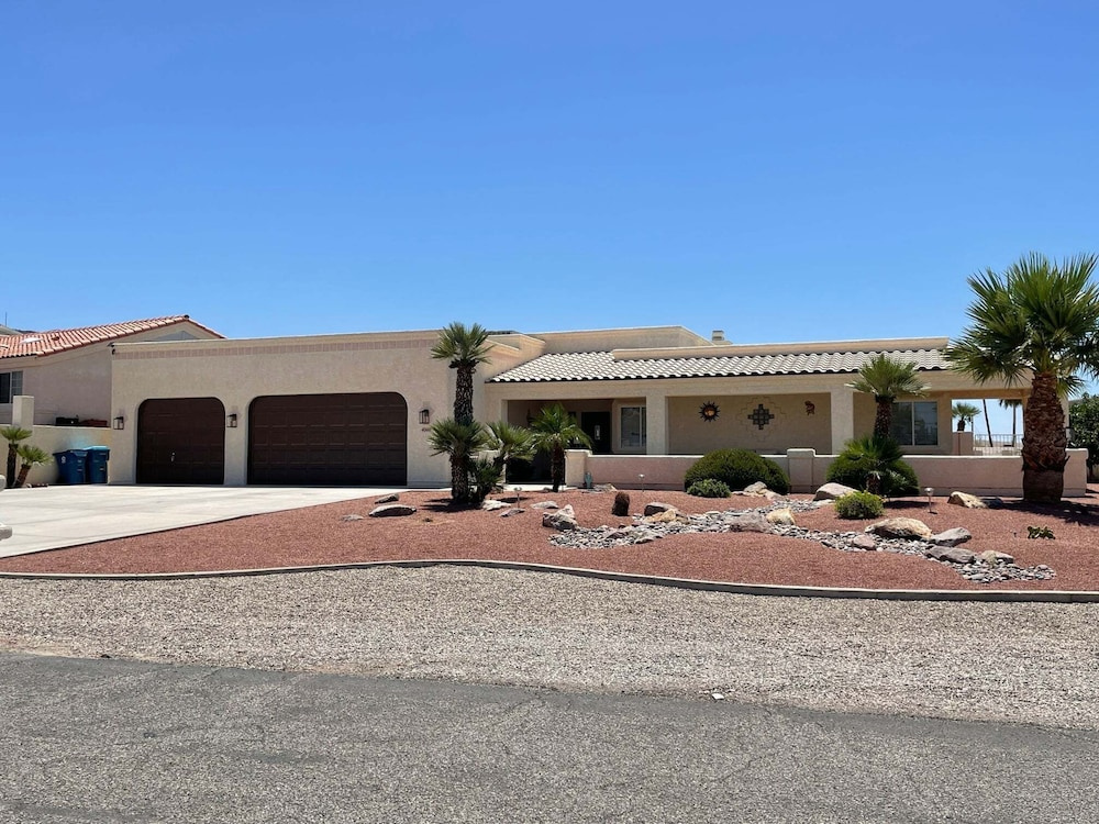 Tropic Paradise 3 bed + 3 Bath Pool Home