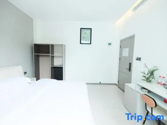 Standard Double room with garden view (full double bed)