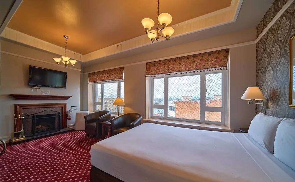 Superior Double room with city view (full double bed)