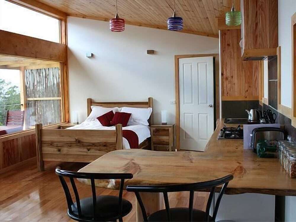 Woodbridge Hill Hideaway by null