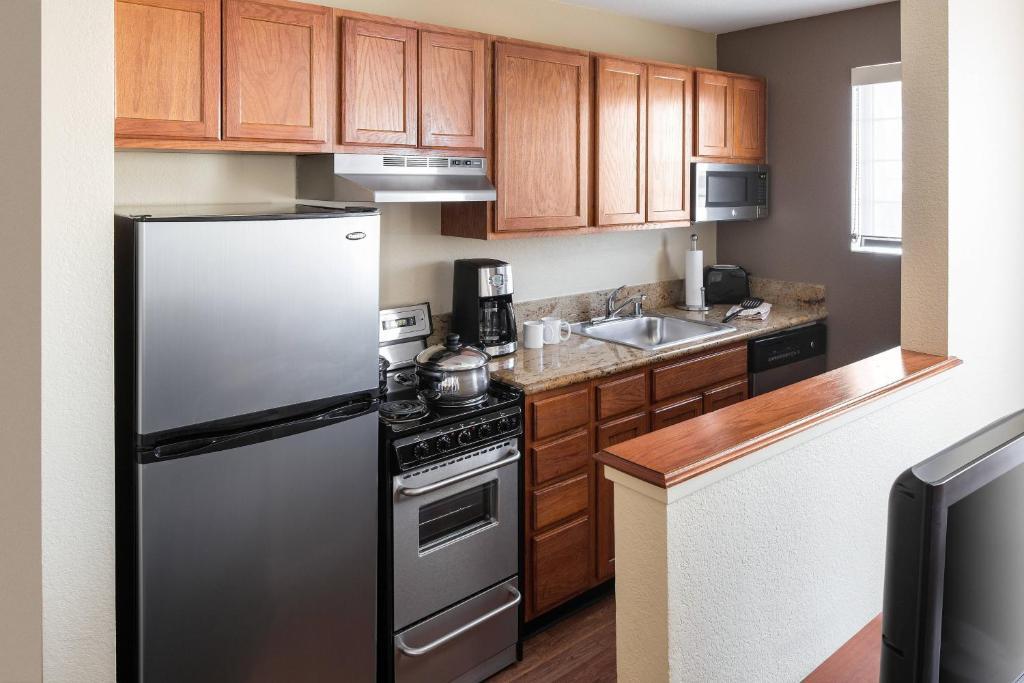 Люкс с 2 комнатами в TownePlace Suites Los Angeles LAX/Manhattan Beach