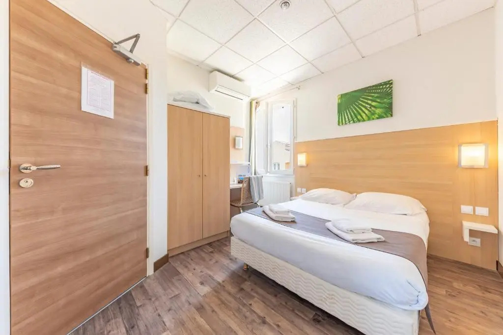 Economy room