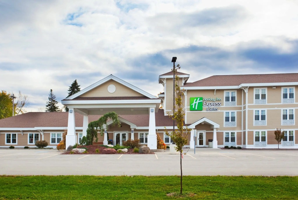 Holiday Inn Express Hotel & Suites Iron Mountain by IHG