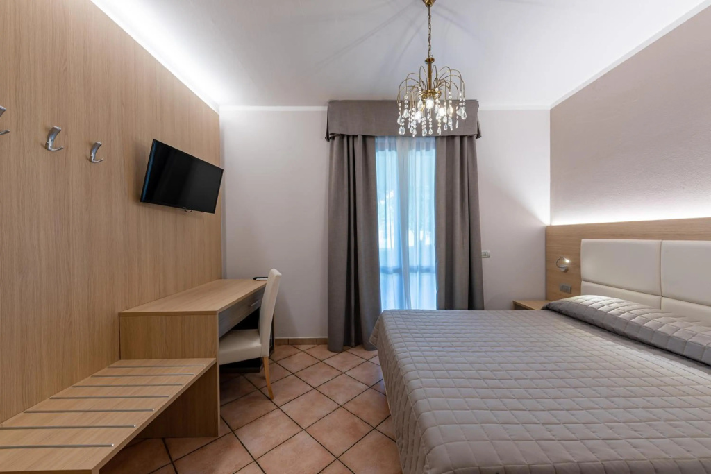 Hotel Romantic — 5