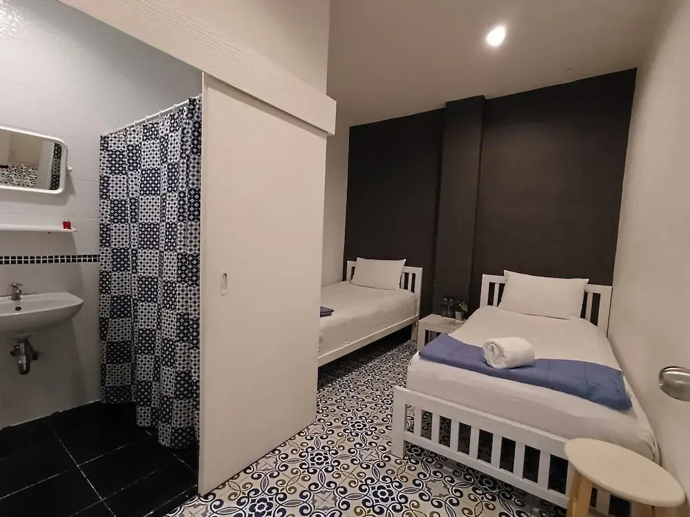 Трёхместный семейный номер Standard с видом на город в Chino Town at Yaowarat Phuket