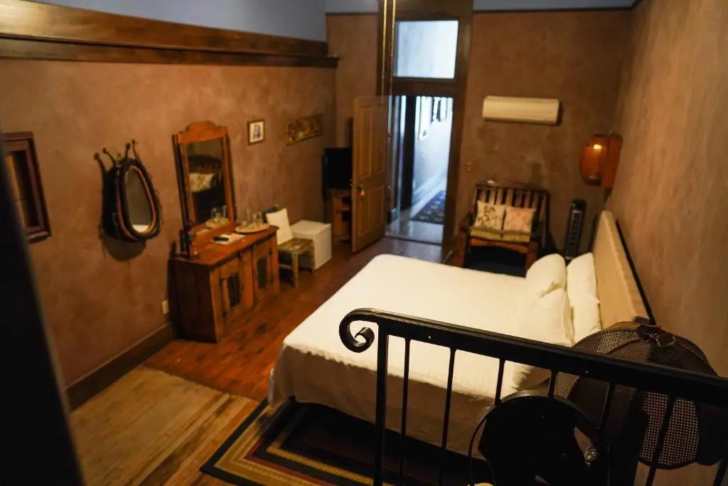 Deluxe Double Suite (full double bed)