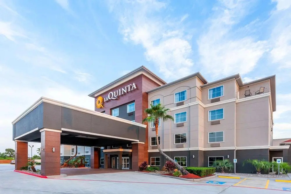 La Quinta Inn  Suites by Wyndham Houston Channelview