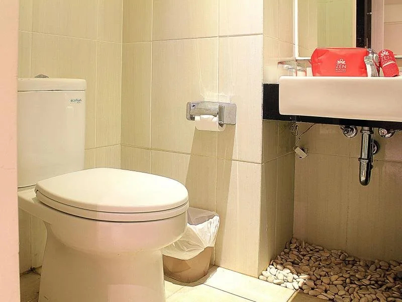 V Hotel & Residence by ZEN Rooms - фото 8