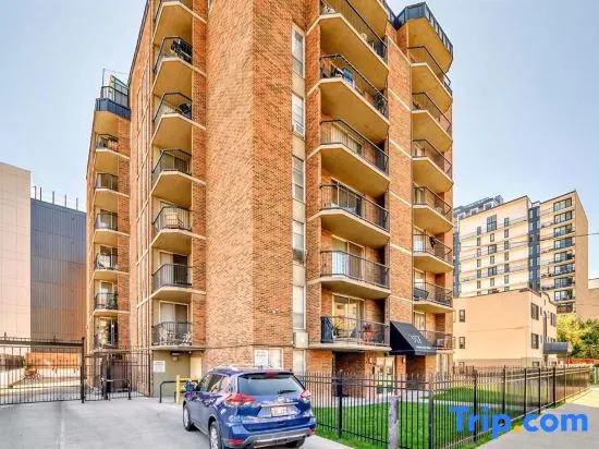 Urban Downtown Condo with Panoramic Views