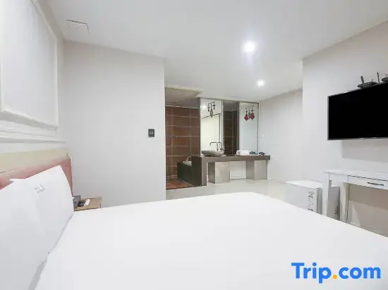 Premier room