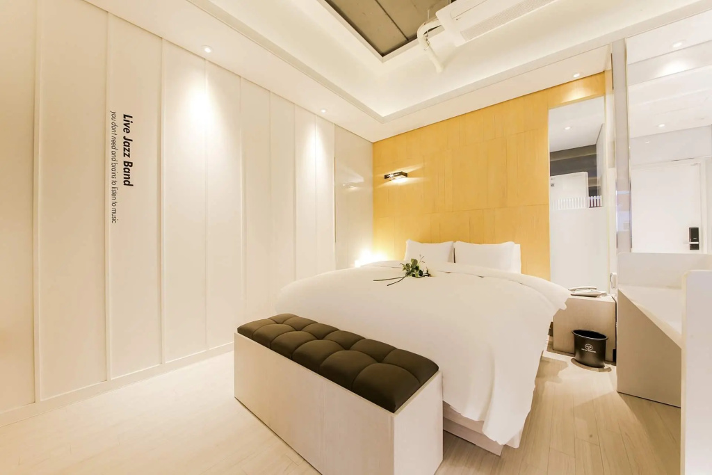 Standard Double room (full double bed)