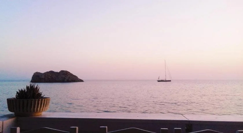 Beach & Waterfront