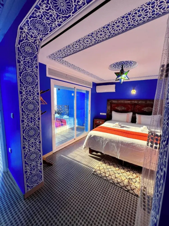 Deluxe Double room with city view (full double bed)