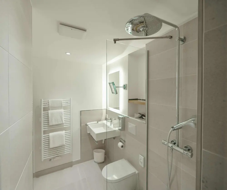 Premium Double room with garden view full double bed