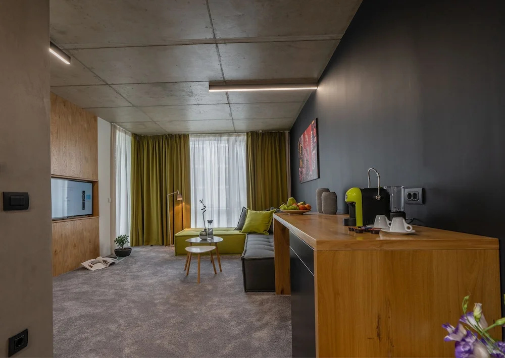 Lobby & Reception