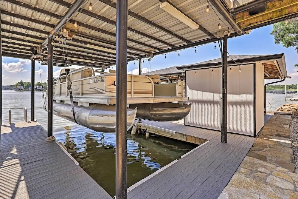 Lavish Lake House, Near Vineyards + Marinas!