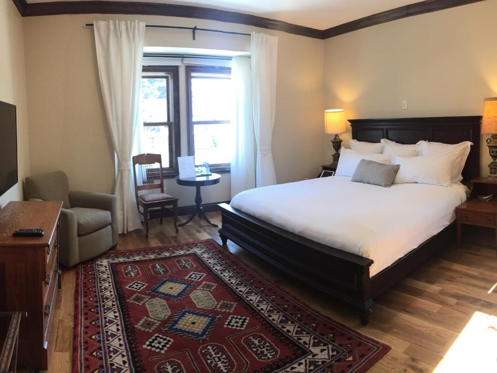 Dartmouth House Inn
