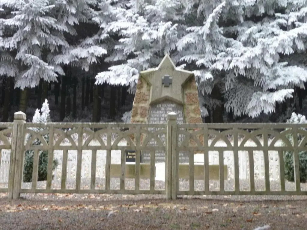 Gîte Saint-Cyr-de-Valorges, 5 pièces, 8 personnes - FR-1-496-17