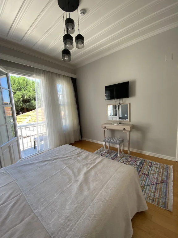 White Island Boutique Hotel — фото