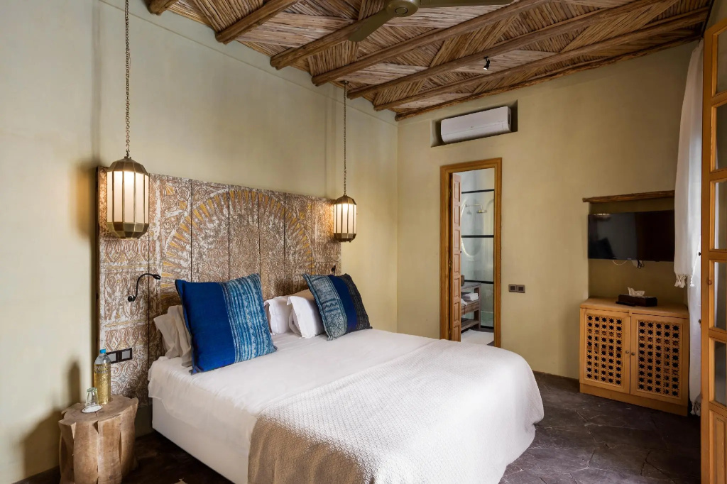 Double Junior Suite (full double bed)