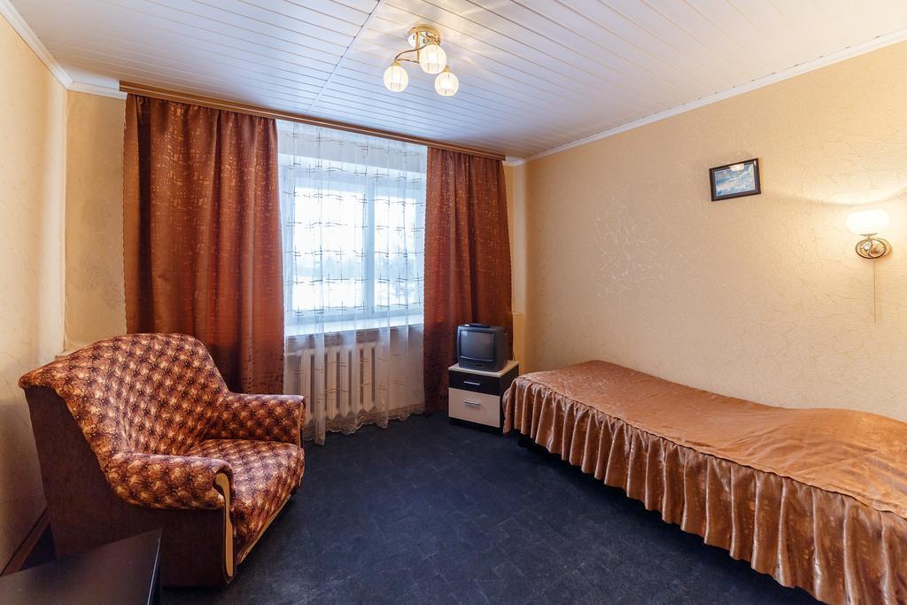 Гостиница модерн ярославль. Гостиница космос ярославль павлика морозова. Недорогие гостиницы в городе ярославль. Ринг премьер отель номер люкс. Гостиница ринг премьер отель ярославль.