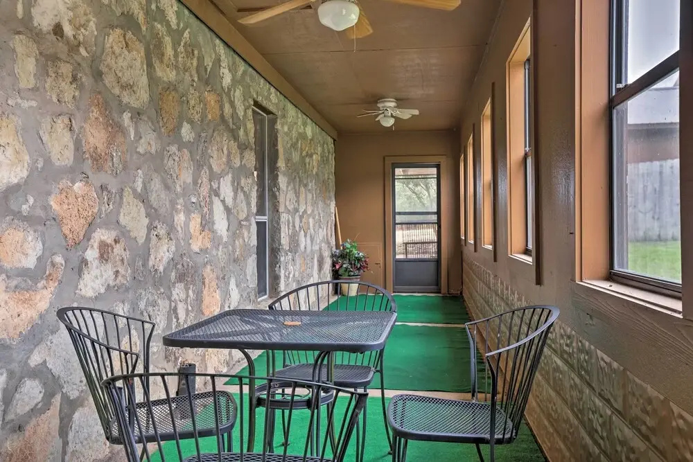 Dripping Springs Home w/ Deck, Near Wedding Venue