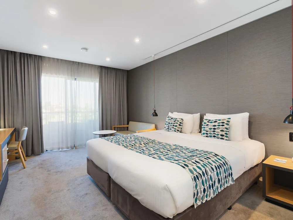 Deluxe Double room with city view (full double bed)