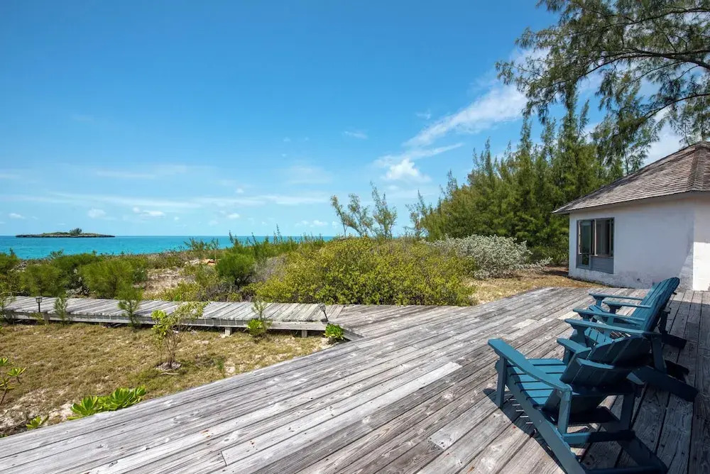Pink Sands Retreat: Secluded Estate With Pool — фото 4