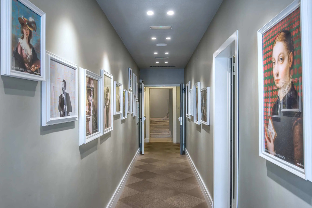 Lobby & Reception