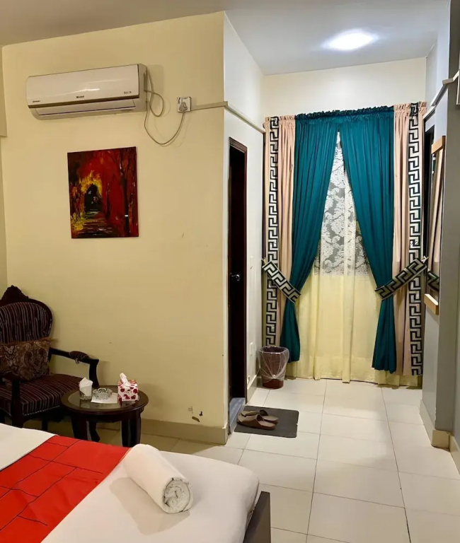 Standard Double room with city view (full double bed)
