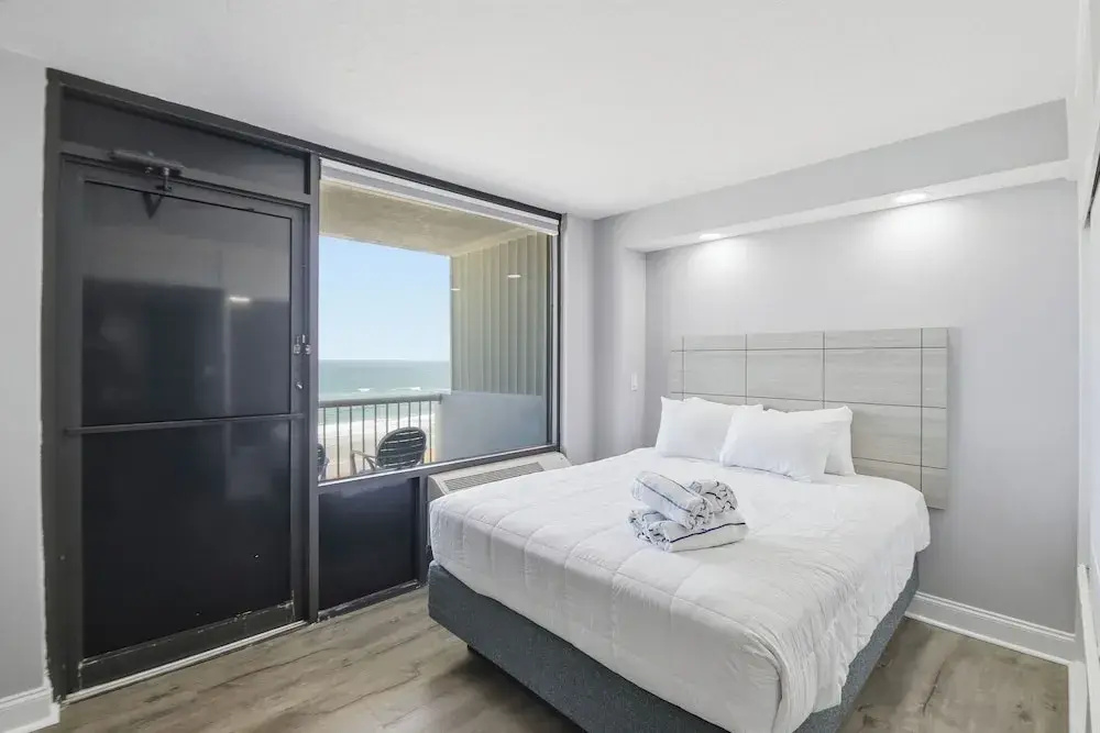 Studio with balcony and beachfront