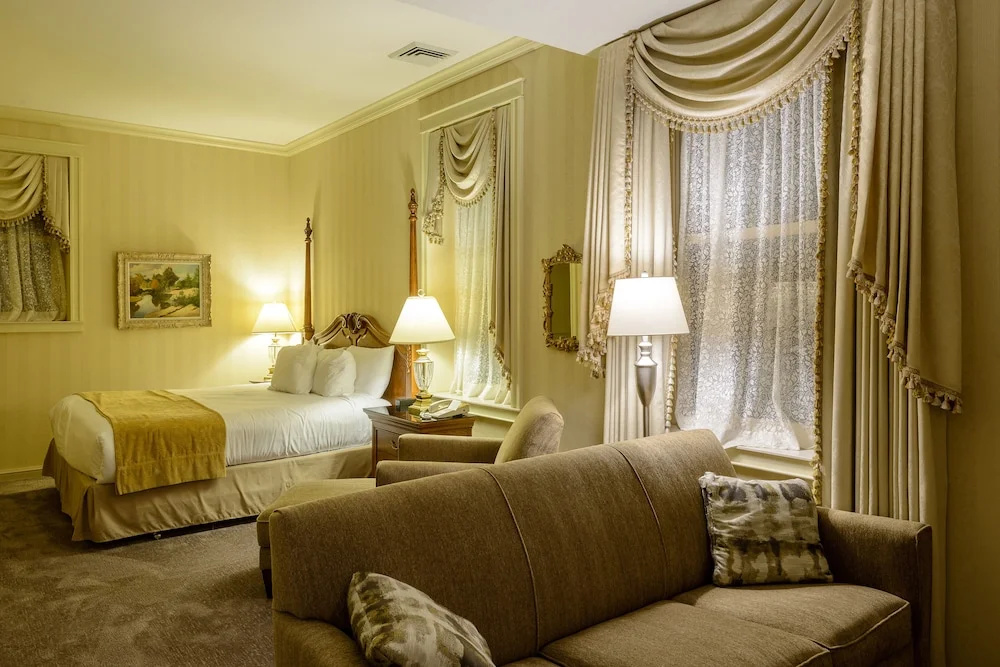 Deluxe Suite