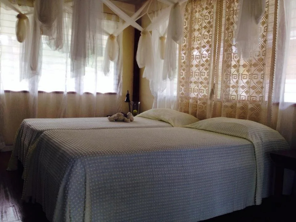 Liwayway Sa Bohol-Pamilacan Bed & Breakfast