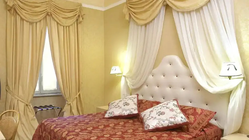Deluxe Double room (full double bed)
