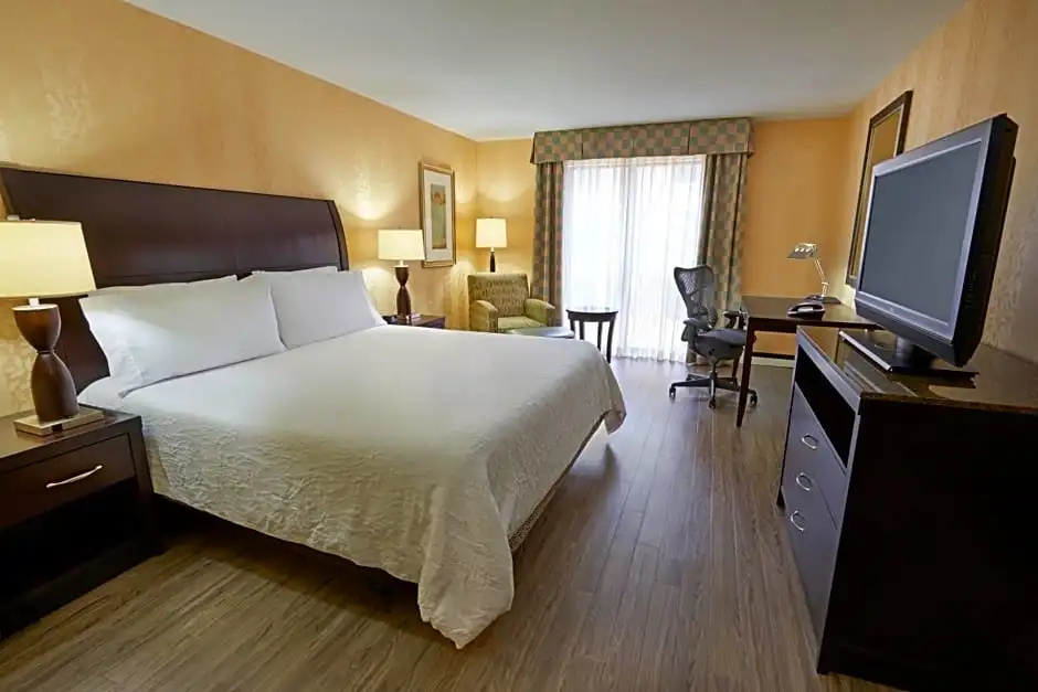 Revery Toronto Downtown, Curio Collection by Hilton - Chambres