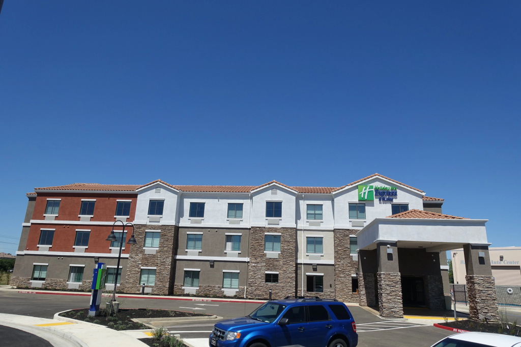 Holiday Inn Express & Suites Brentwood by IHG