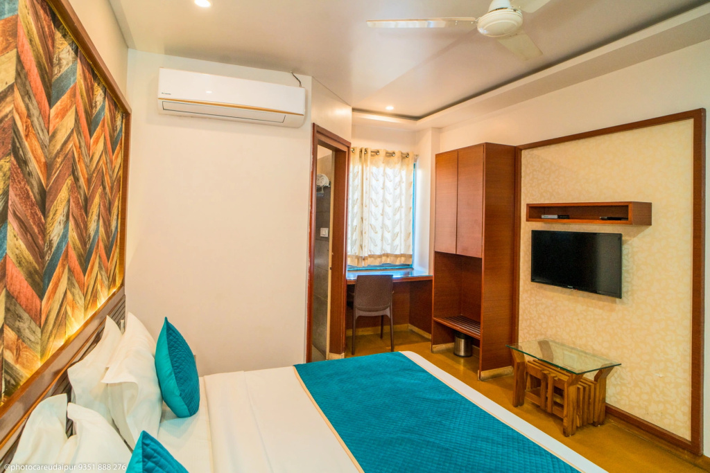 Deluxe Double room (full double bed)