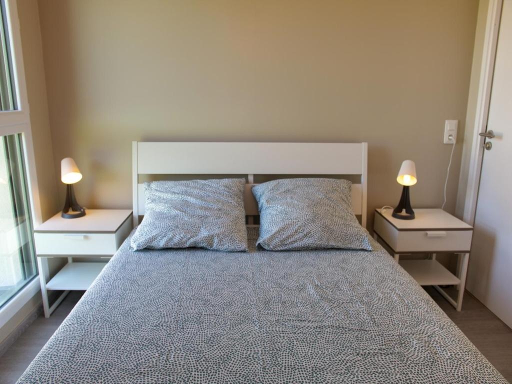 Maison neuve lumineuse avec jardin, parking privé