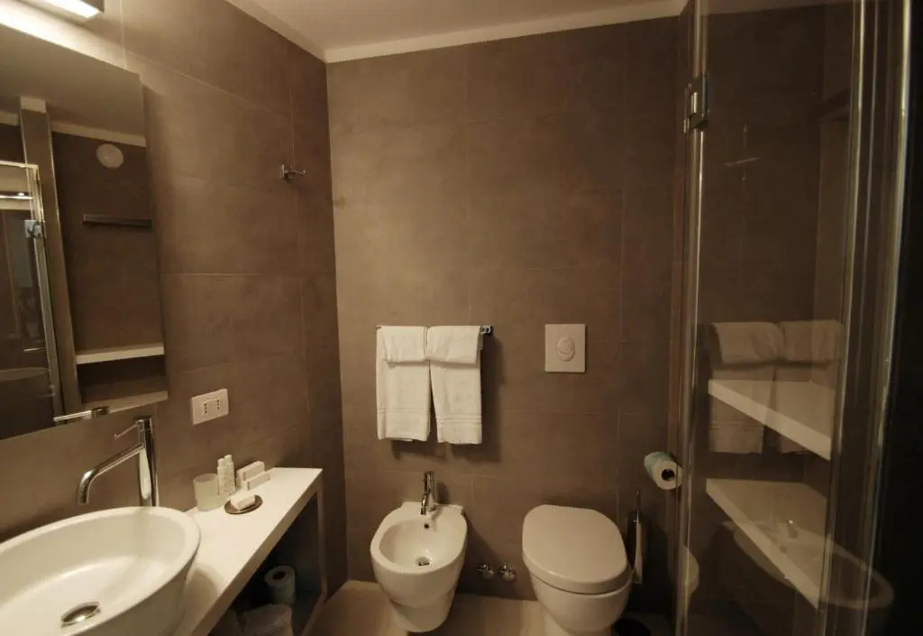 Classic Double room with balcony (full double bed)
