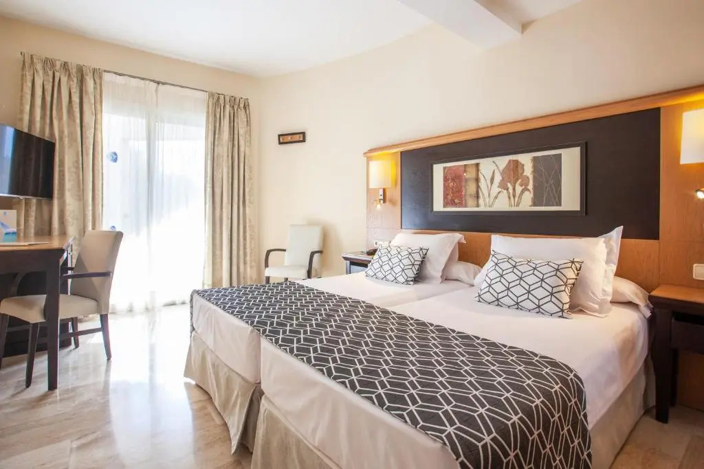 Double room with sea view (full double bed)