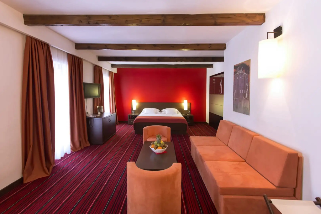Lobby & Reception